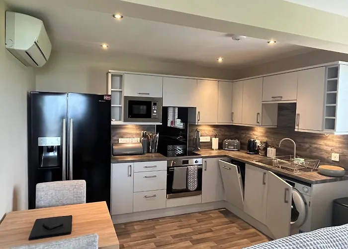 Loanside Lodge, Self-Catering, Holm, Orkney.